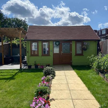 Charming Private Guest House Enfield Exterior foto