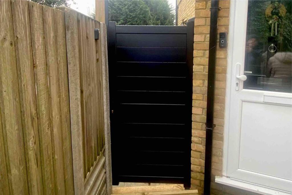 Charming Private Guest House Enfield Exterior foto