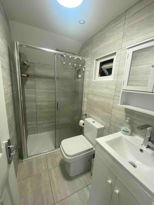 Charming Private Guest House Enfield Exterior foto